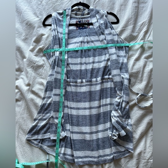 Blue/white short sleeve tie up tunic from Anthropologie - Picture 4 of 4